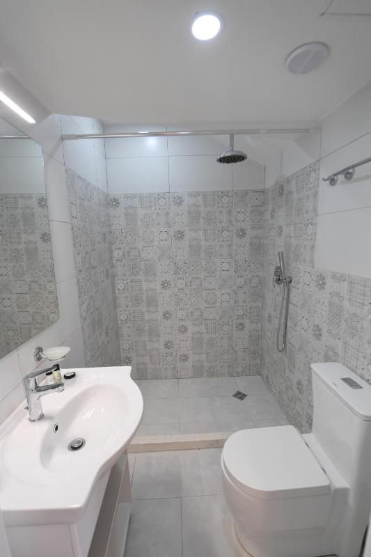 Twin Room image 4