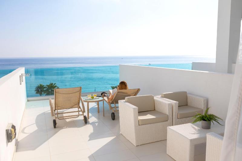 Superior Double or Twin Room image 4