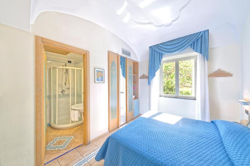 Double Room image 3
