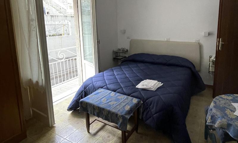 Single Room image 3