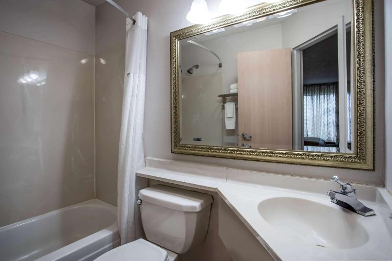 Business King Room - Non-Smoking image 1