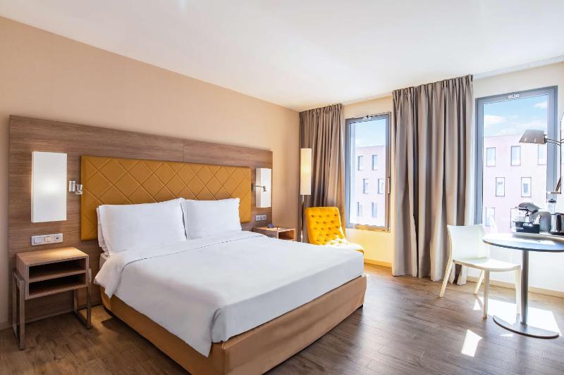 Premium Room with Patio View image 3