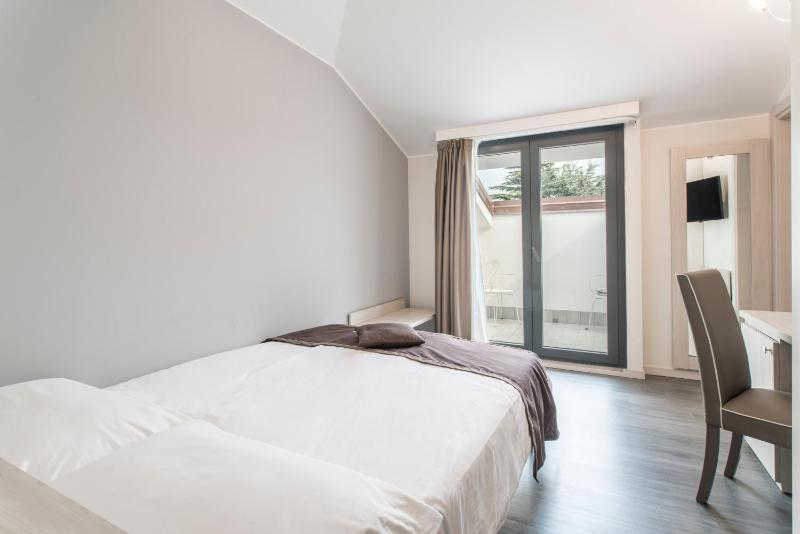 Economy Double Room image 1