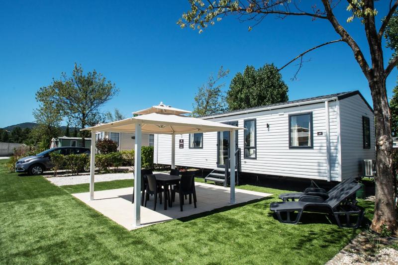 Empire Three-Bedroom image 1