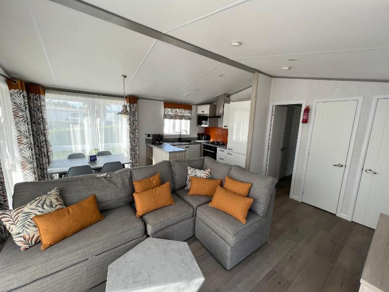 Executive Lodge Three-Bedroom image 4