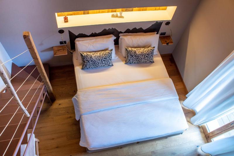 Junior Suite with Hot Tub and Balcony image 1