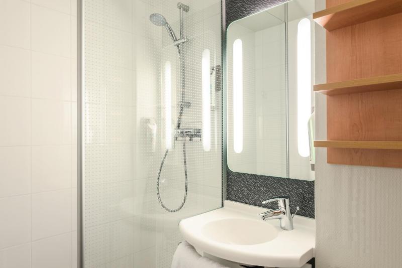 Standard Double Room image 2