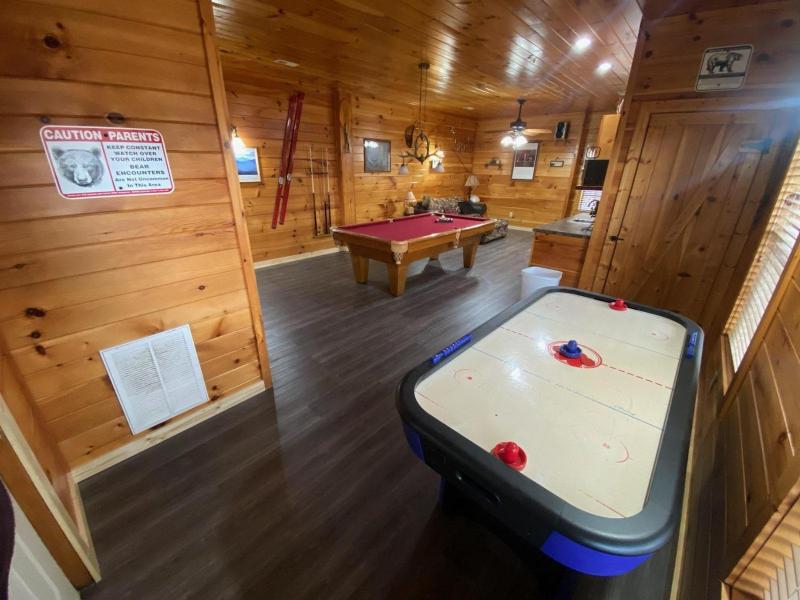 Bearskin Romance- Free Attraction Tickets  WIFI Pool Table Air Hockey Hot Tub!!! - image 18