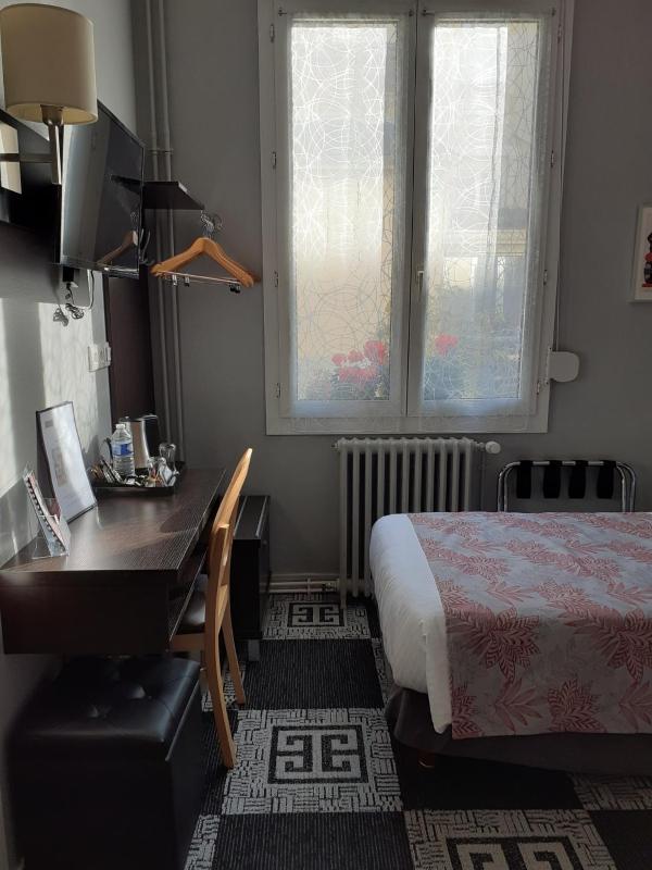 Twin Room image 4