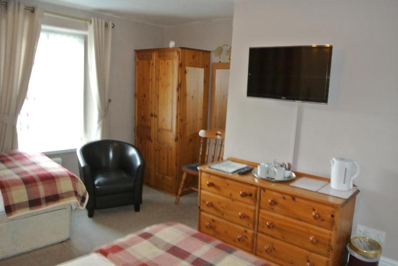Standard Triple Room image 3