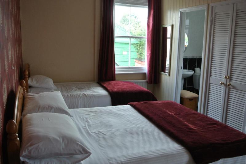 Quadruple Room image 3