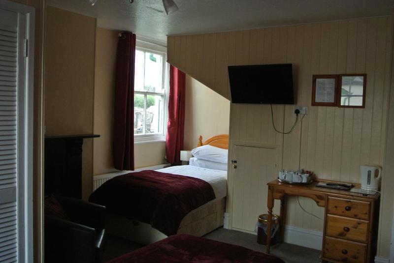 Quadruple Room image 4