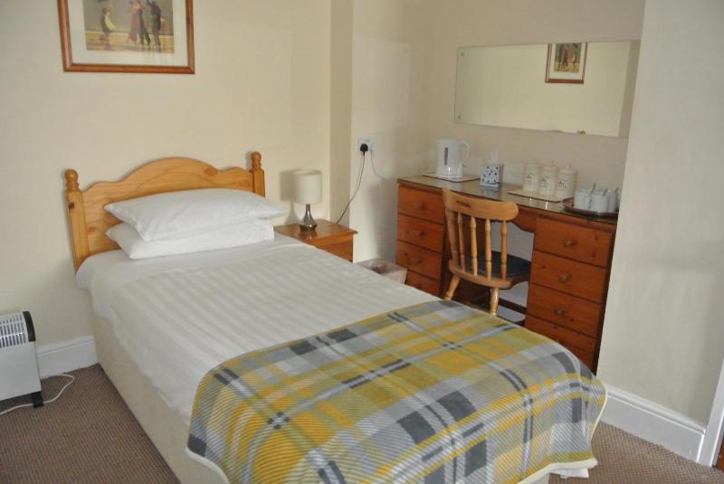 Standard Quadruple Room image 4