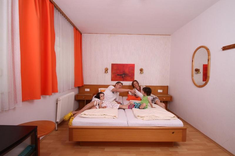 Standard Double Room image 3