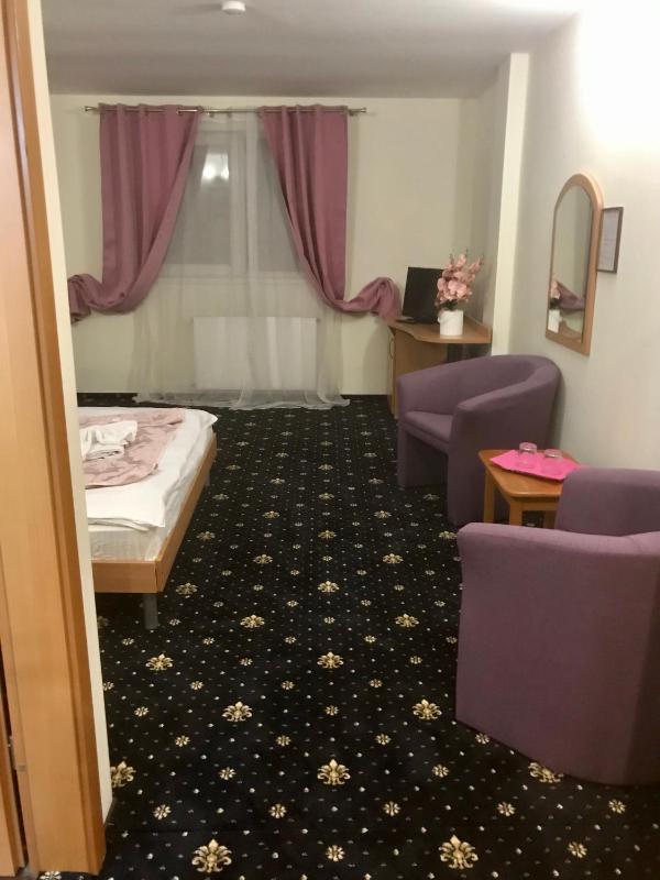 Standard Double Room image 3