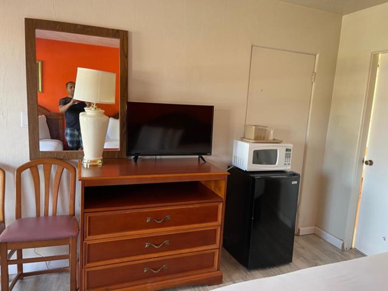 Queen Room image 2