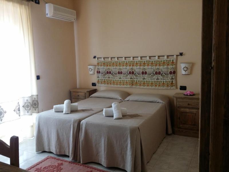 Deluxe Double or Twin Room with Balcony image 1
