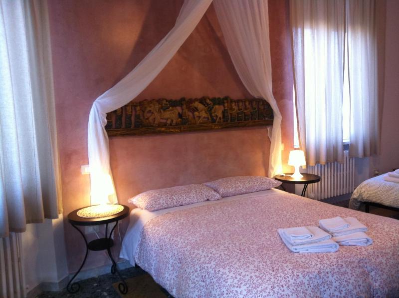 Quadruple Room with Private Bathroom image 2