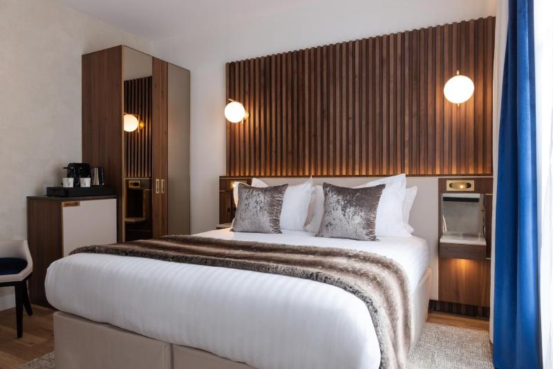 Classic Double Room image 3