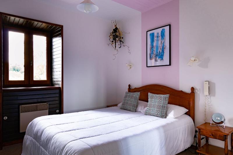 Classic Double Room image 2
