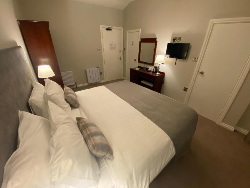 Double Room image 4