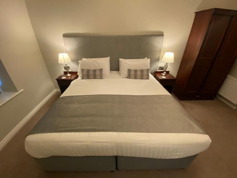 Double Room image 3