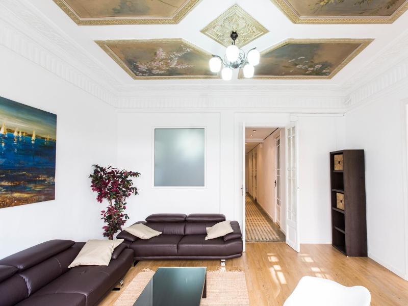 Five-Bedroom Apartment with Terrace image 3