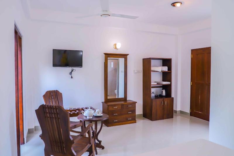 ilamparuma Hotel - image 7
