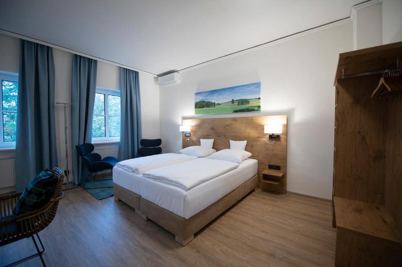 Deluxe Double Room image 2