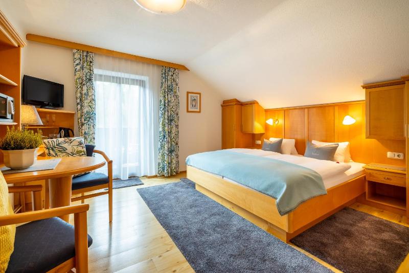 Double Room with Balcony image 2