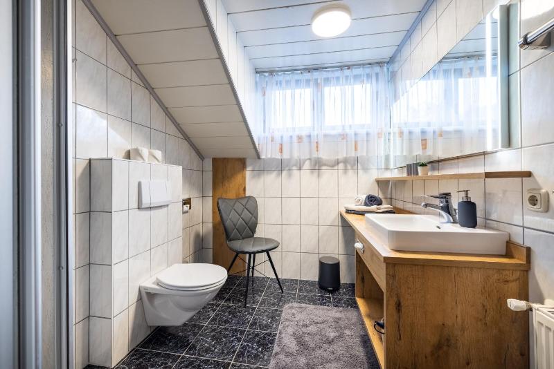 Double Room with Balcony image 3