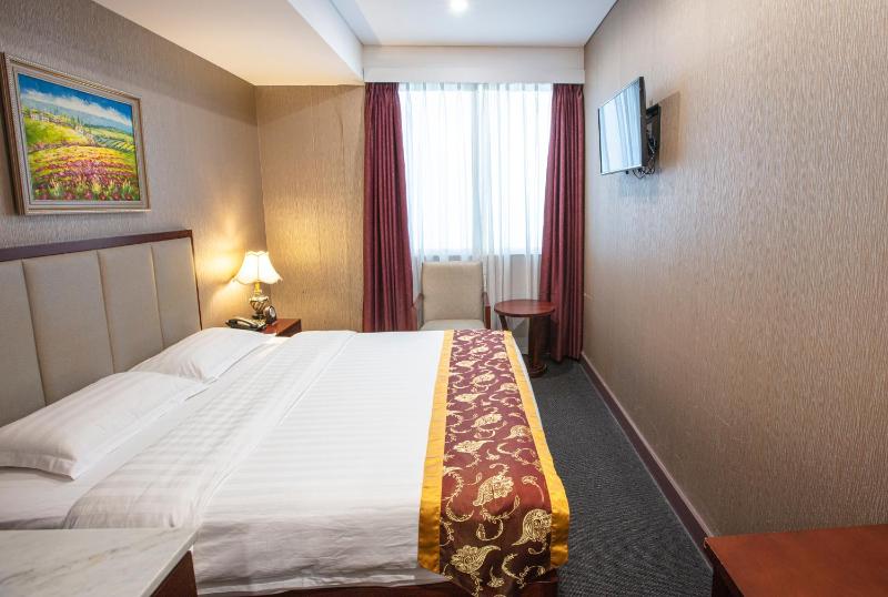 Deluxe King Room image 1