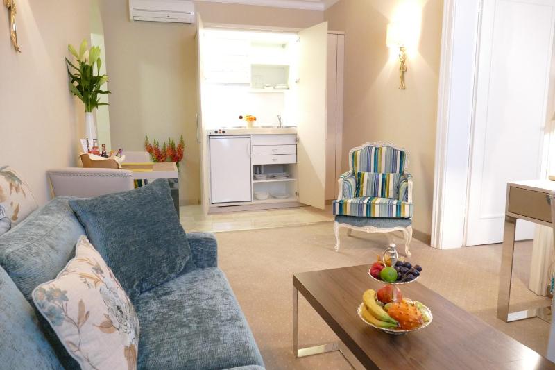 Apartment with Kitchenette image 1
