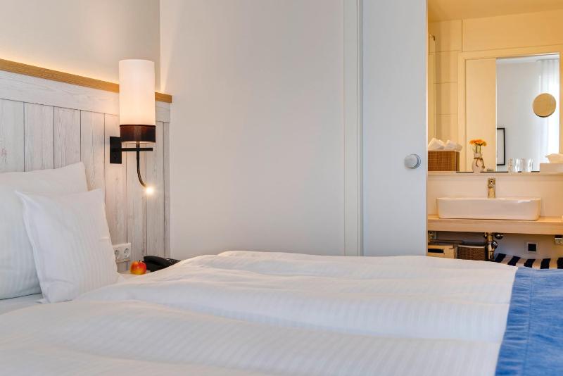 Suite with Balcony image 3