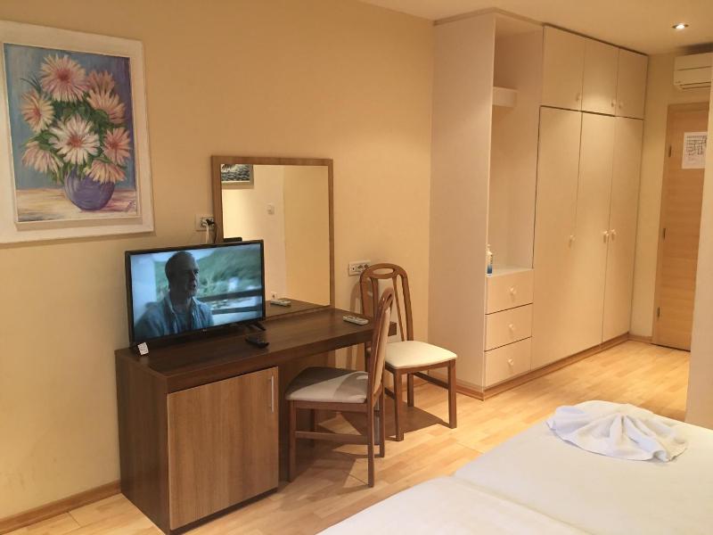 Double Room image 4