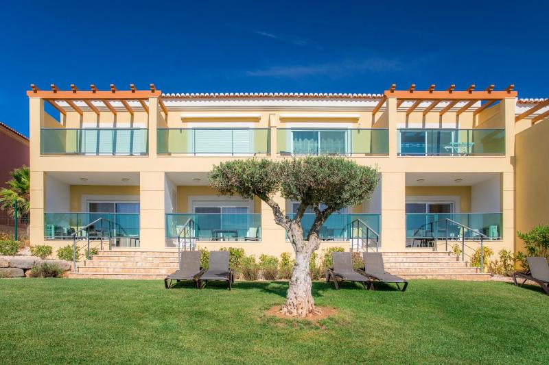 Two-Bedroom Premium Townhouse (Free Spa Included) image 4