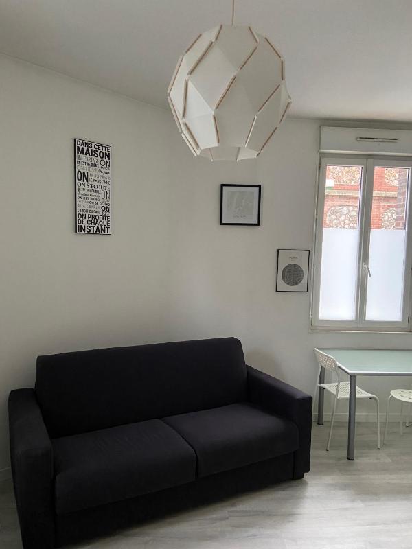 Studio Apartment image 1