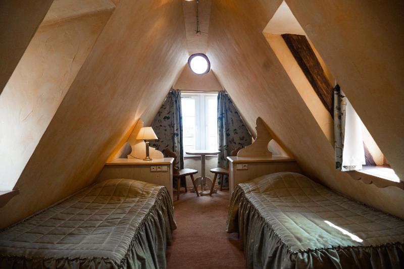 Traditional Double or Twin Room image 4