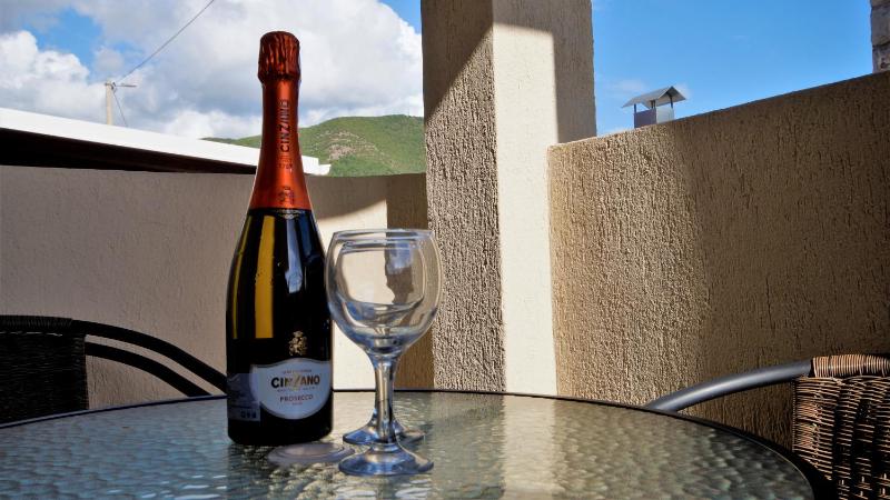 Studio Apartment image 3