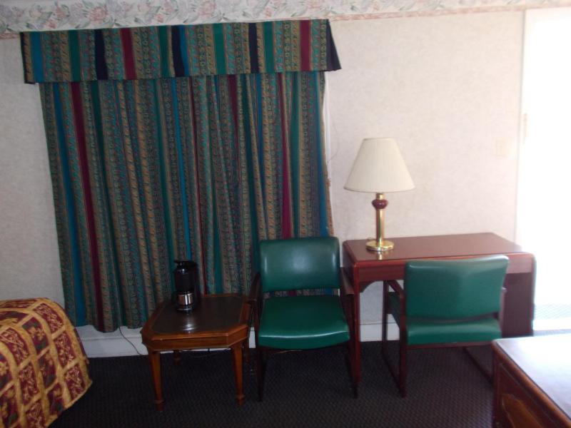 Queen Room with Two Queen Beds image 3