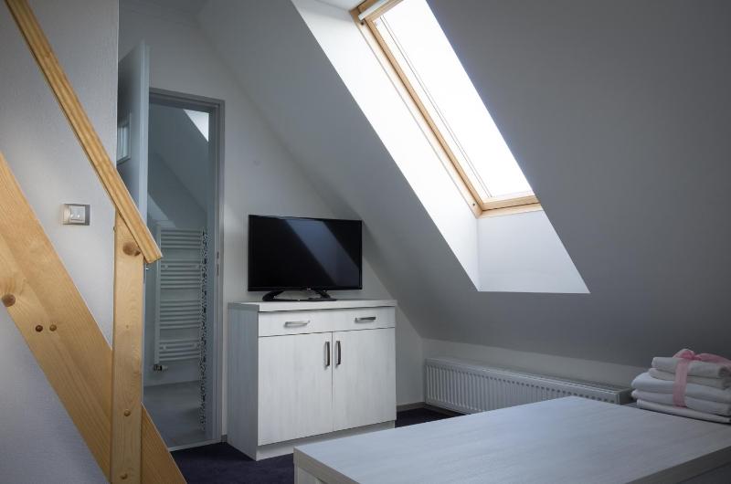 Studio - Attic image 2