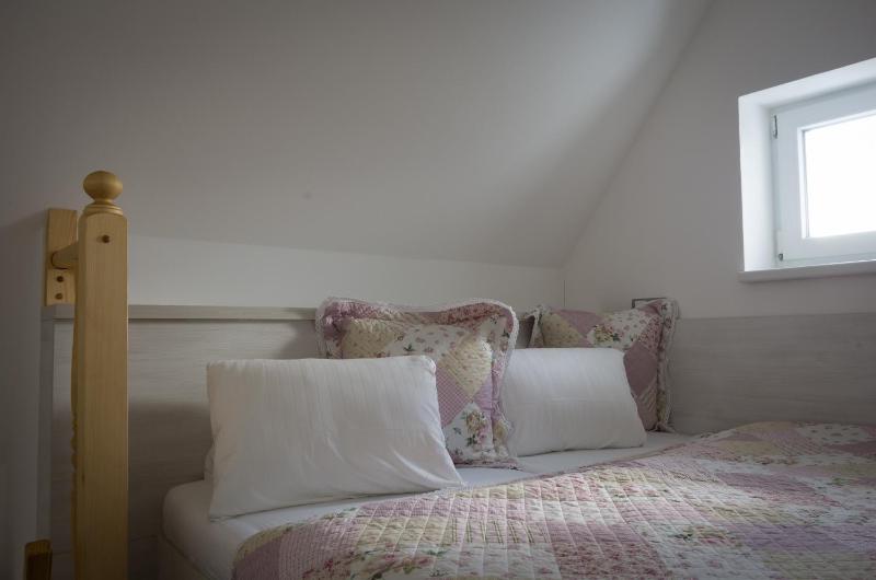 Studio - Attic image 3