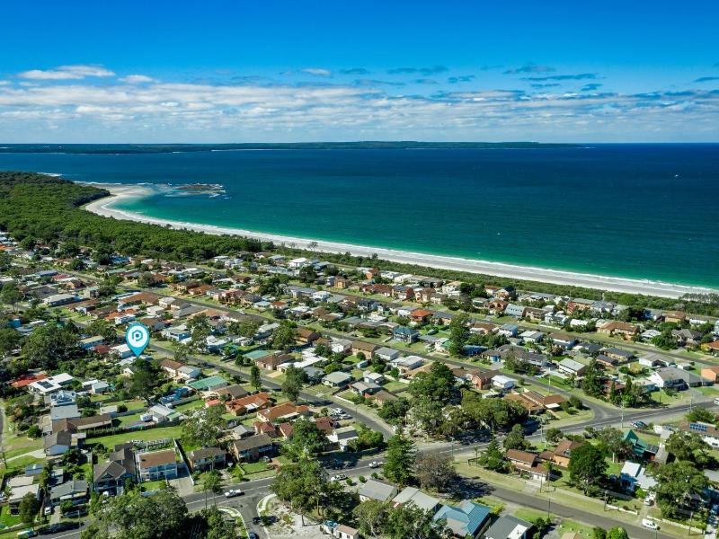 Hayes Beach House I Award Winner I 4 Mins to Beach - image 6