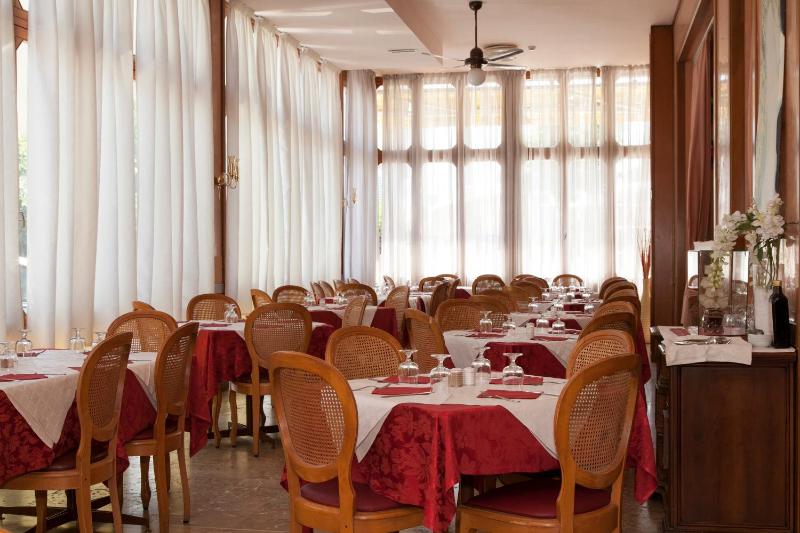 Hotel AMALFI & Restaurant Karaoke Bar - image 7