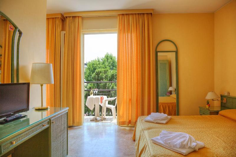 Double or Twin Room with Balcony image 4