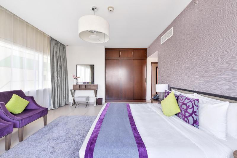 Deluxe Two-Bedroom Apartment image 2