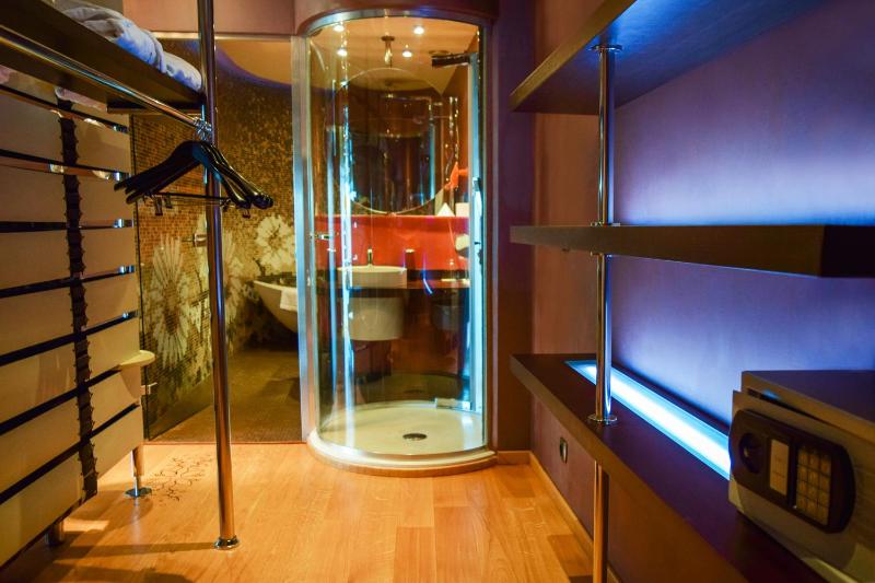 Luxury Double Room image 3