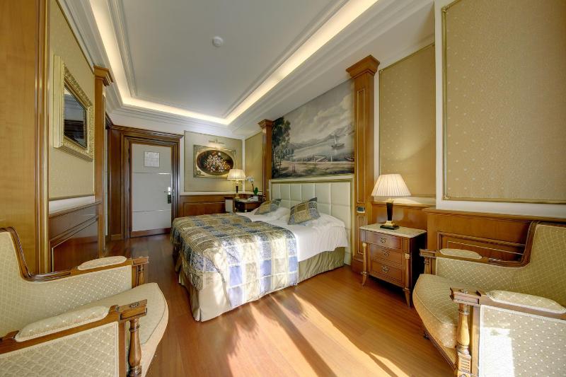 Deluxe Double or Twin Room - Mountain Side image 3