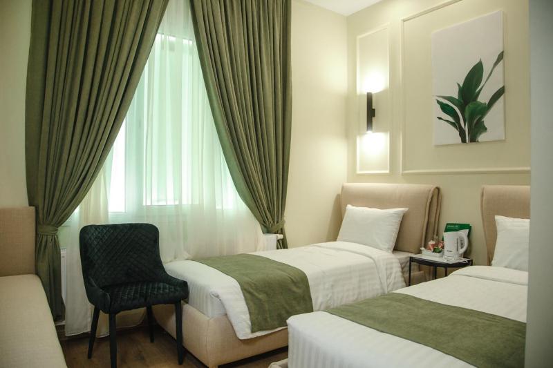Deluxe Twin Room image 3