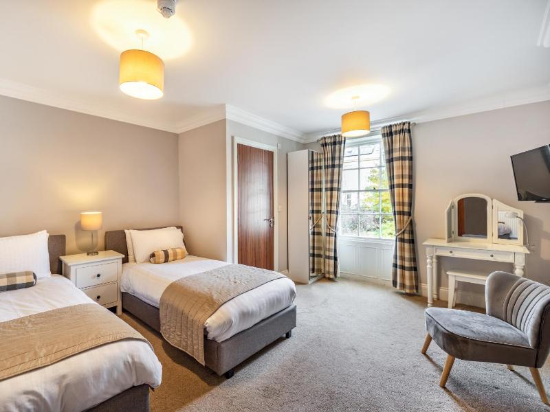 Standard Twin Room image 1